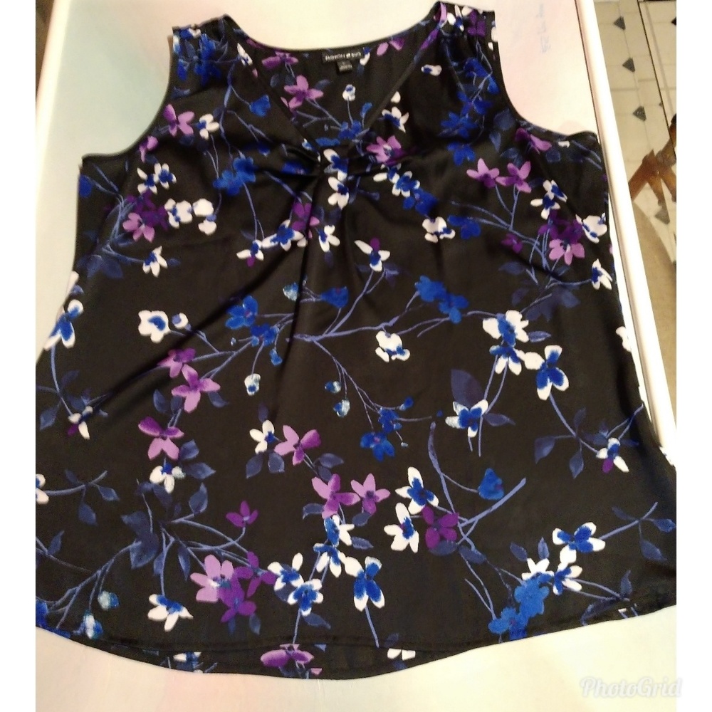 Last Chance ❤️Sleeveless X large top